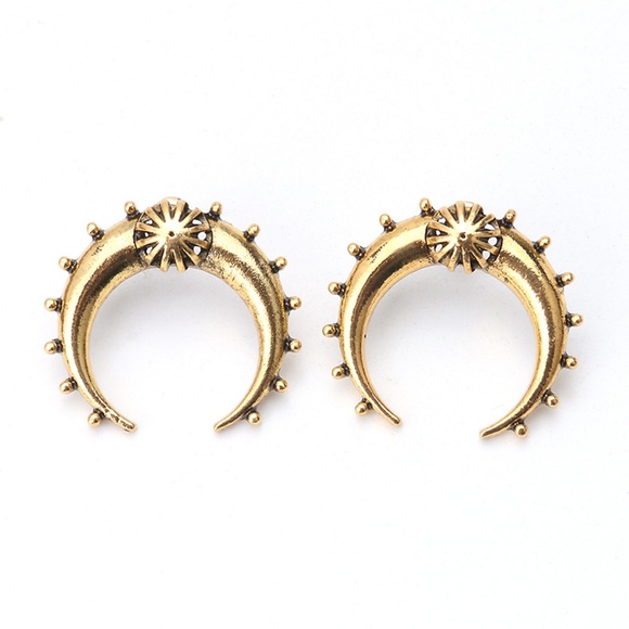 vintage gold rebel earrings - Picture 7 of 8